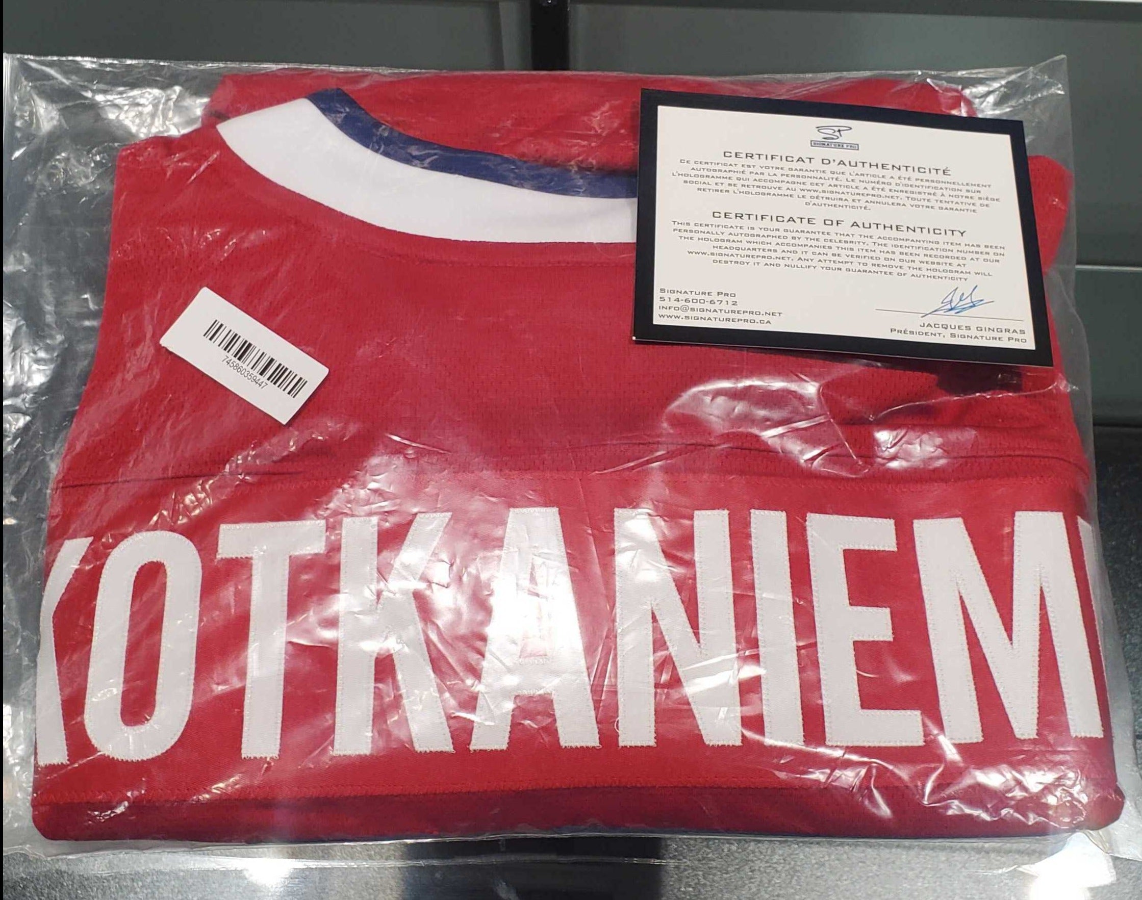 Jesperi Kotkaniemi Autographed Jersey | Stakk